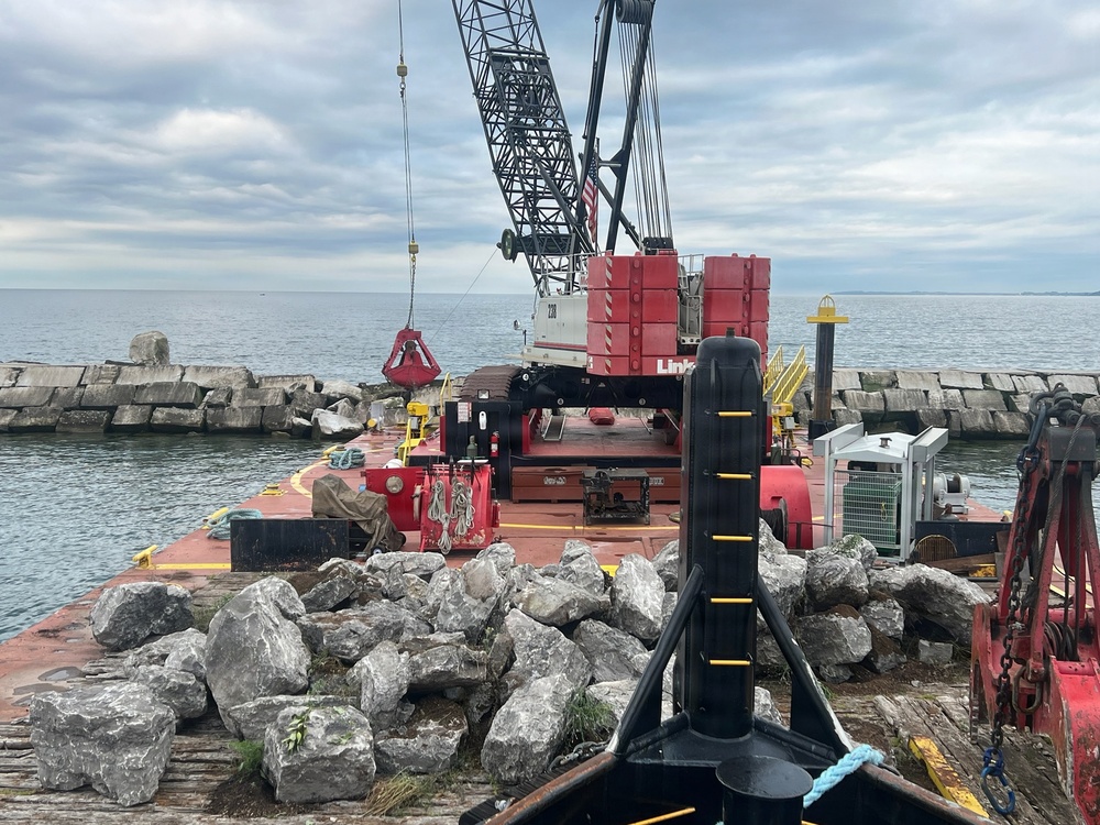 Buffalo District’s ‘Swiss Army Knife’ at Work on Lake Erie