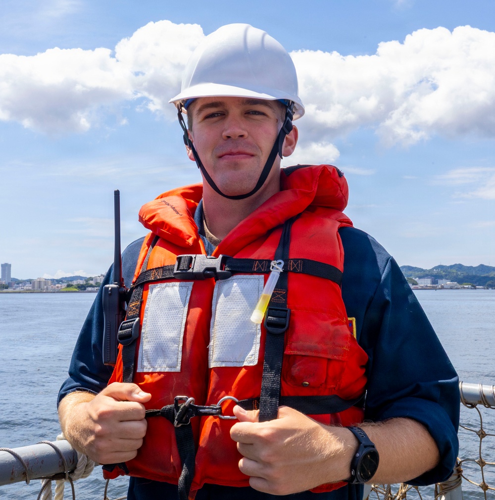 DDG 65 Conducts Small Boat Operations