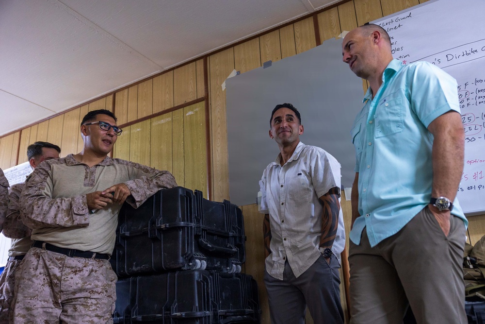Forward Logistics Element OIC Lieutenant Colonel Medeiros Visits 11th MEU Marines