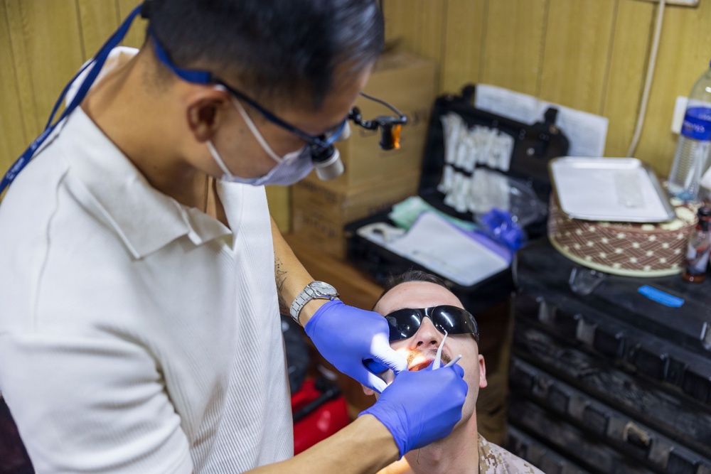 11th MEU Marines Receive Routine Dental Exams