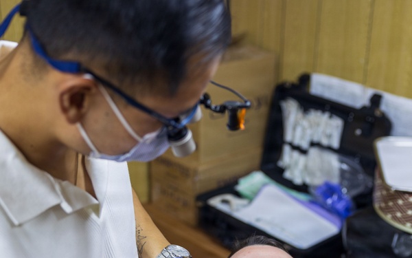 11th MEU Marines Receive Routine Dental Exams