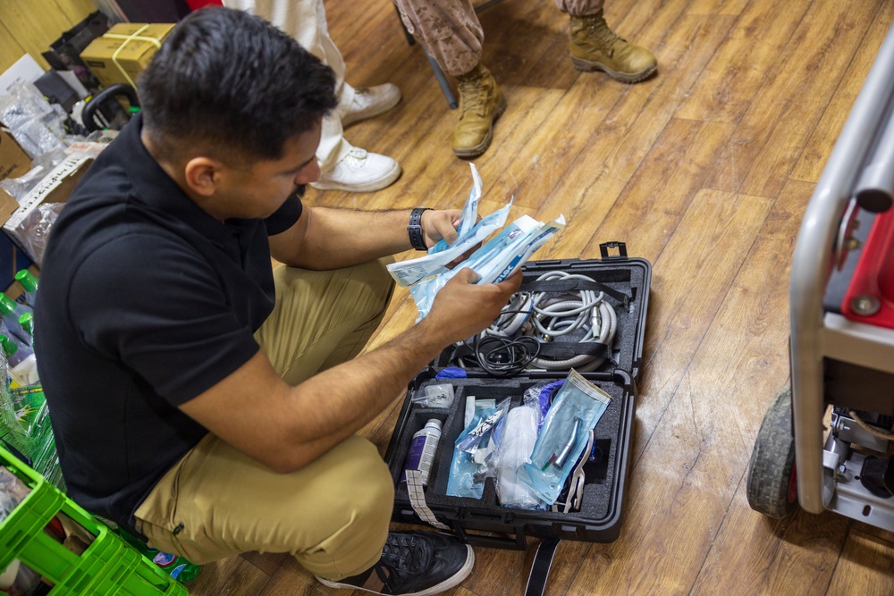 11th MEU Marines Receive Routine Dental Exams