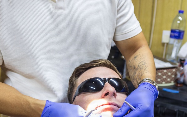 11th MEU Marines Receive Routine Dental Exams
