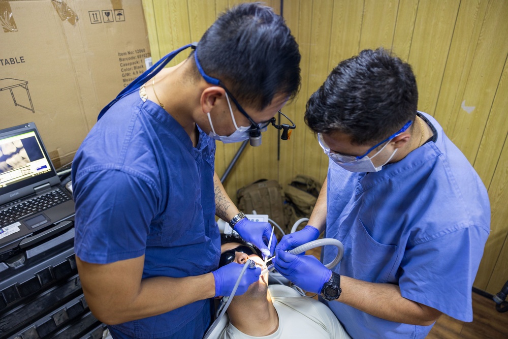 11th MEU Marines Receive Routine Dental Exams