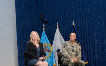 DLA Energy commander’s final townhall highlights new leadership, agency accomplishments