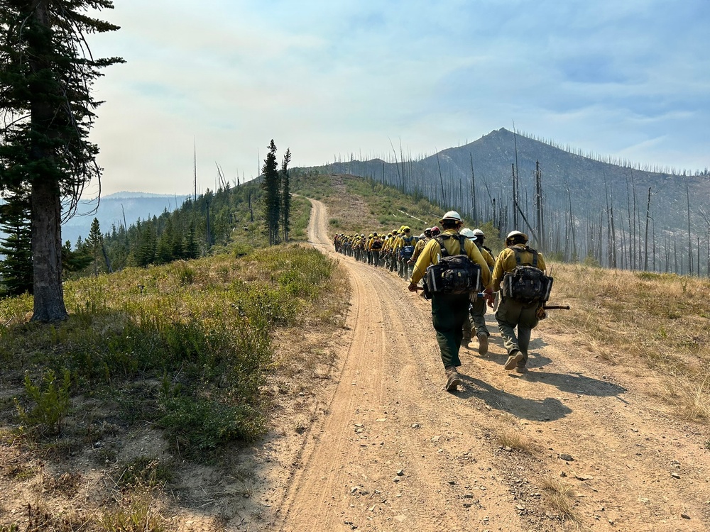 Active-duty U.S. Army Soldiers from 7th Infantry Division activated as wildland firefighters on the Little Giant Fire&amp;#x9;