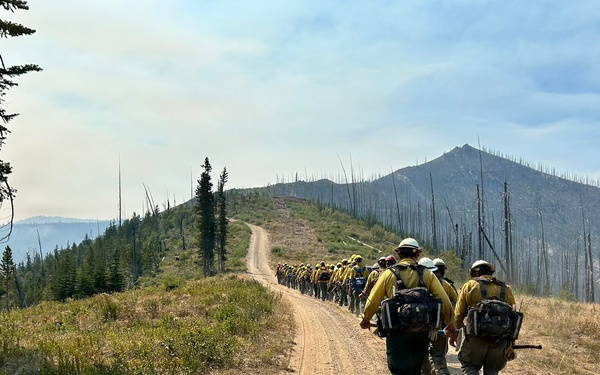 Active-duty U.S. Army Soldiers from 7th Infantry Division activated as wildland firefighters on the Little Giant Fire&amp;#x9;