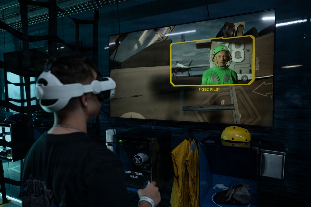 Navy Strike Group Brings Virtual Fleet Experience to Billings Navy Week