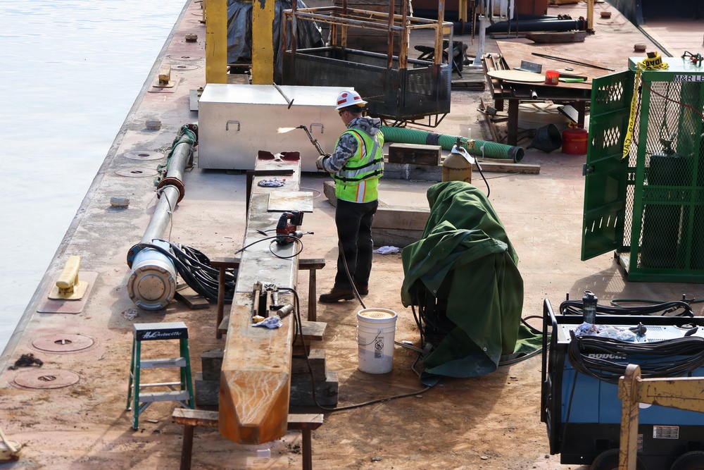 Media invited to tour bottom of an empty lock chamber in Hastings, Minnesota