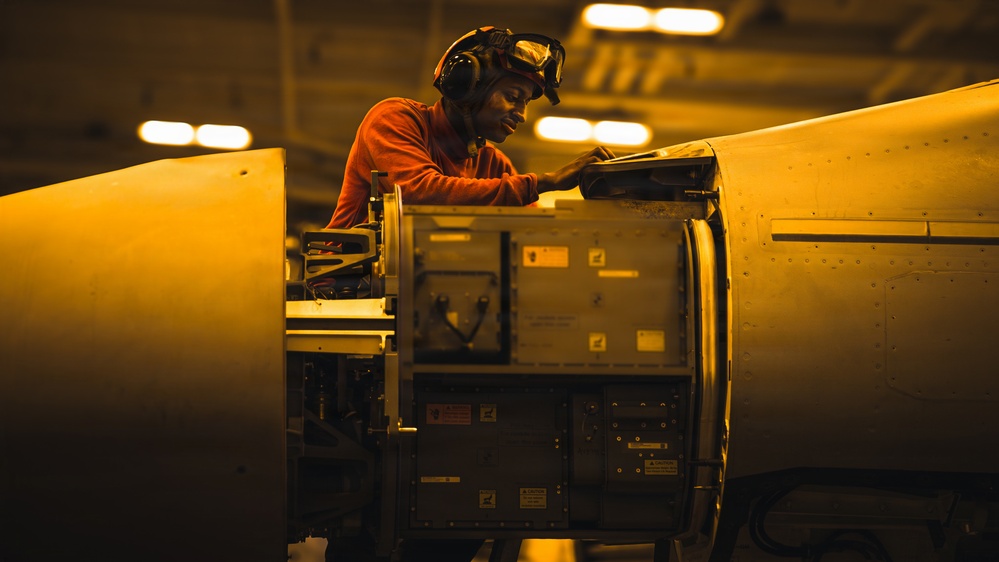 USS George Washington Conducts Maintenance
