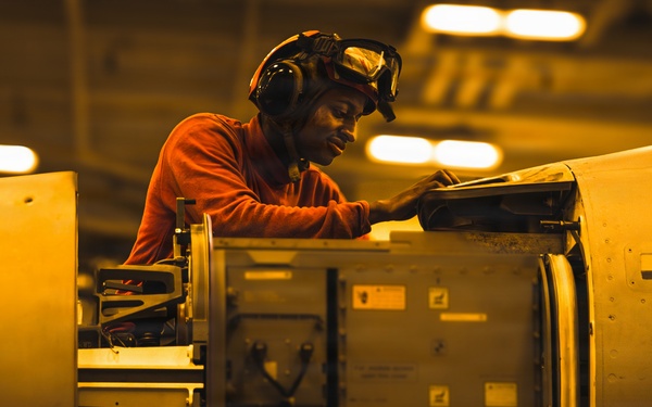 USS George Washington Conducts Maintenance