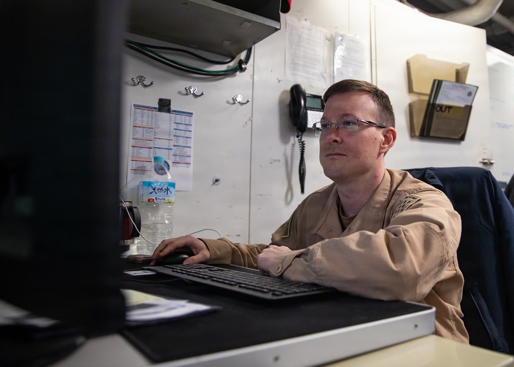 USS George Washington Perform Admin Work