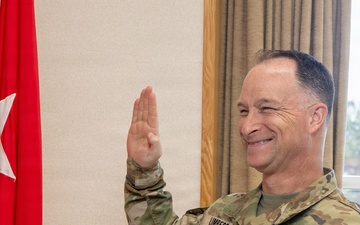 USARJ Commander Administers Oath of Office