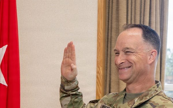 USARJ Commander Administers Oath of Office