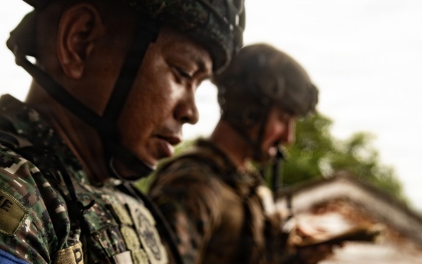 U.S. Marines Conduct Fire Support Team Training with Philippine Marines