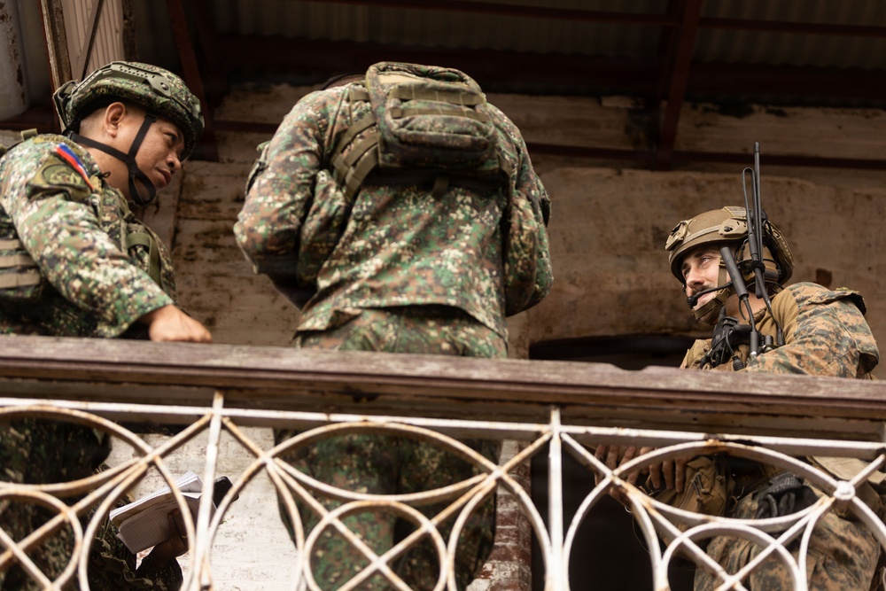 U.S. Marines Conduct Fire Support Team Training with Philippine Marines