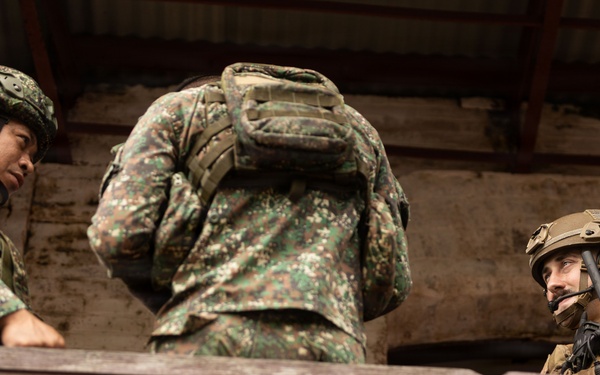 U.S. Marines Conduct Fire Support Team Training with Philippine Marines