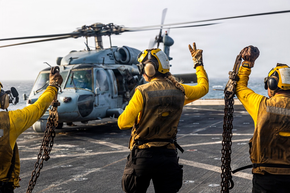 11th MEU Marines, Sailors Conduct Hoist Training Aboard USS Portland