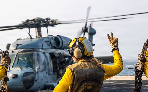 11th MEU Marines, Sailors Conduct Hoist Training Aboard USS Portland