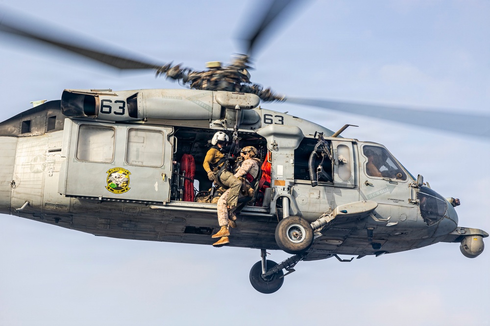 11th MEU Marines, Sailors Conduct Hoist Training Aboard USS Portland