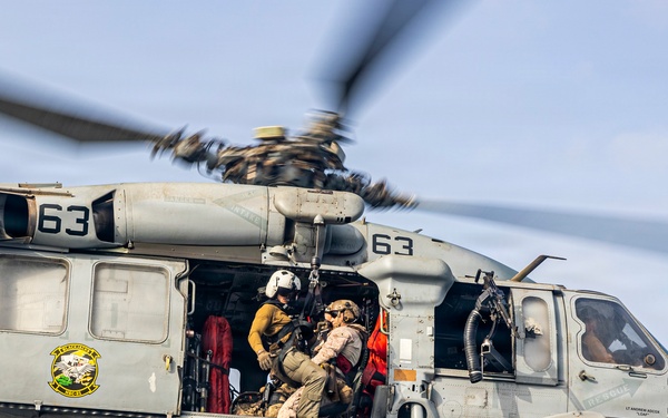 11th MEU Marines, Sailors Conduct Hoist Training Aboard USS Portland