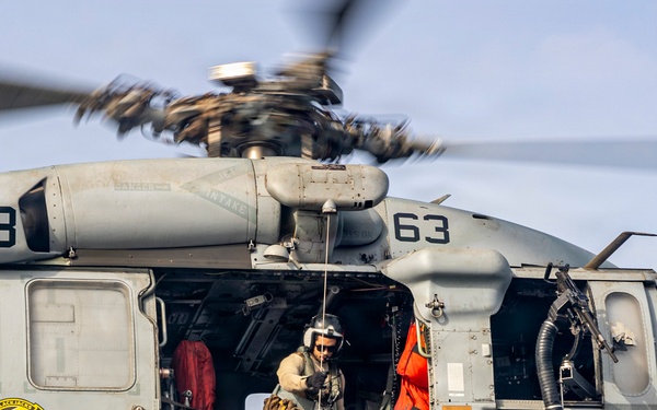 11th MEU Marines, Sailors Conduct Hoist Training Aboard USS Portland