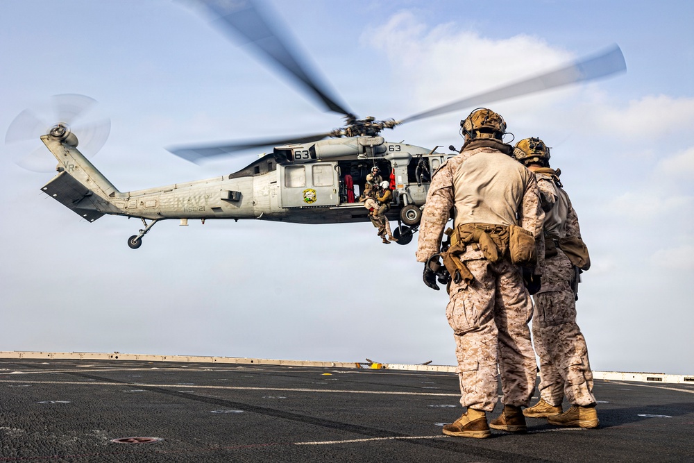 11th MEU Marines, Sailors Conduct Hoist Training Aboard USS Portland