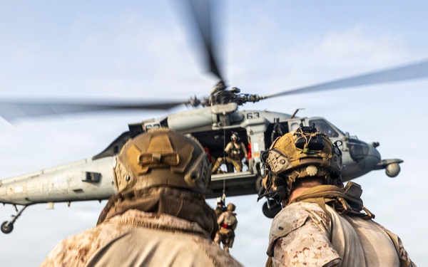 11th MEU Marines, Sailors Conduct Hoist Training Aboard USS Portland