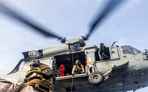 11th MEU Marines, Sailors Conduct Hoist Training Aboard USS Portland