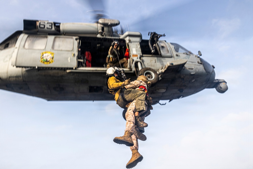 11th MEU Marines, Sailors Conduct Hoist Training Aboard USS Portland