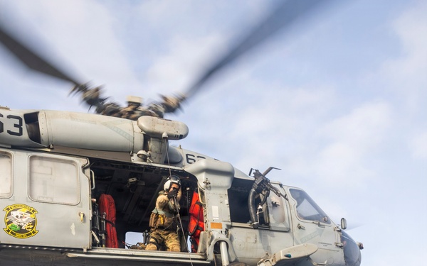 11th MEU Marines, Sailors Conduct Hoist Training Aboard USS Portland