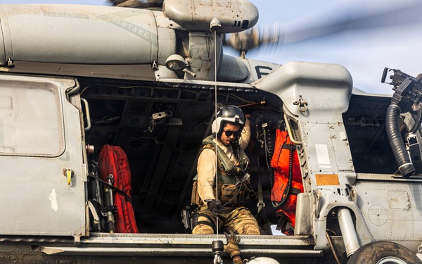 11th MEU Marines, Sailors Conduct Hoist Training Aboard USS Portland