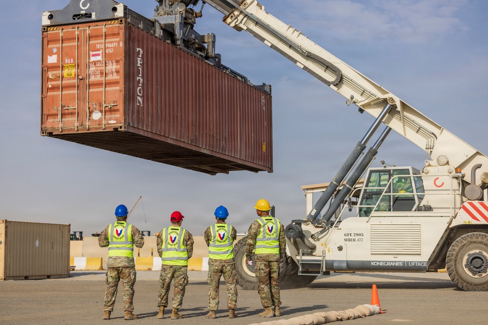 401AFSB Soldiers complete container handler certification