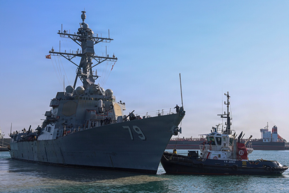 USS Oscar Austin Condutcs Berth Shift
