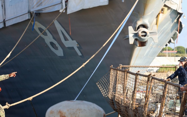 USS Oscar Austin Condutcs Berth Shift