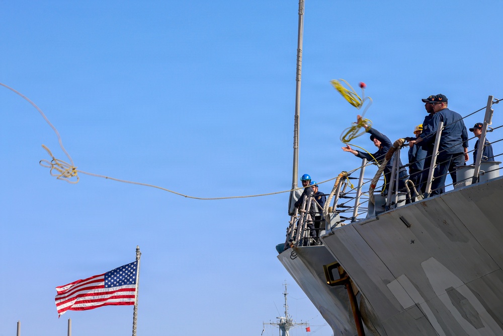 USS Oscar Austin Condutcs Berth Shift