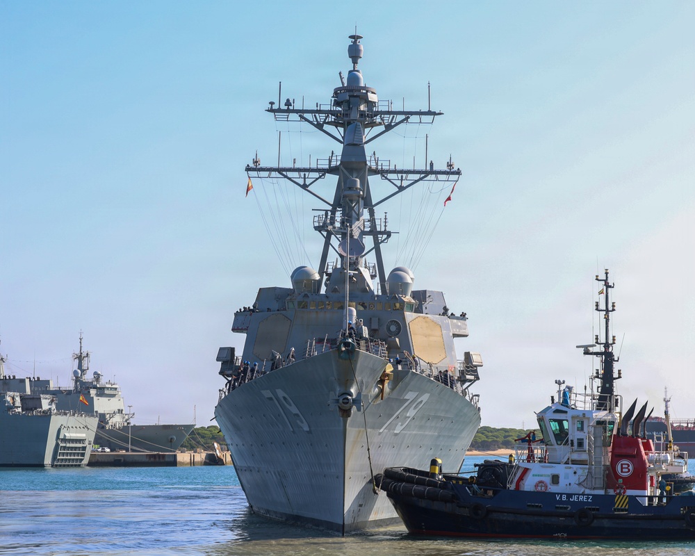 USS Oscar Austin Condutcs Berth Shift