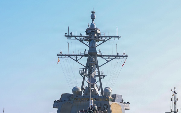 USS Oscar Austin Condutcs Berth Shift