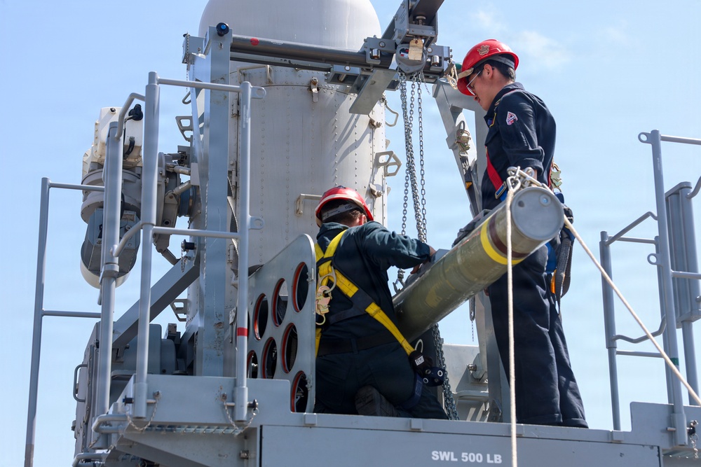 USS Oscar Austin Conducts Ammo Onload