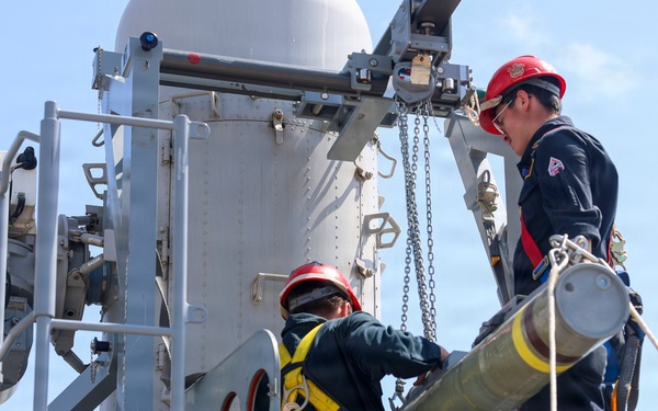 USS Oscar Austin Conducts Ammo Onload