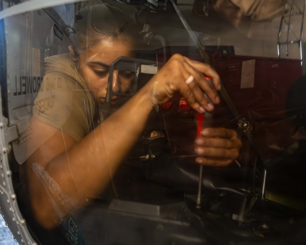 Rafael Peralta Sailor Conducts Maintenance