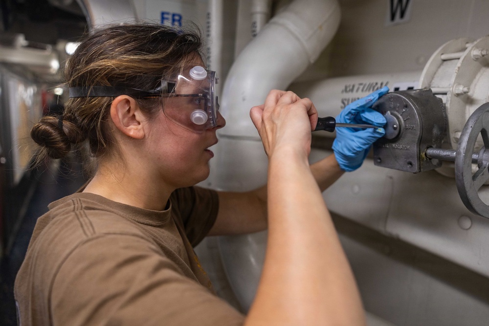 USS Rafael Peralta Valve Maintenance