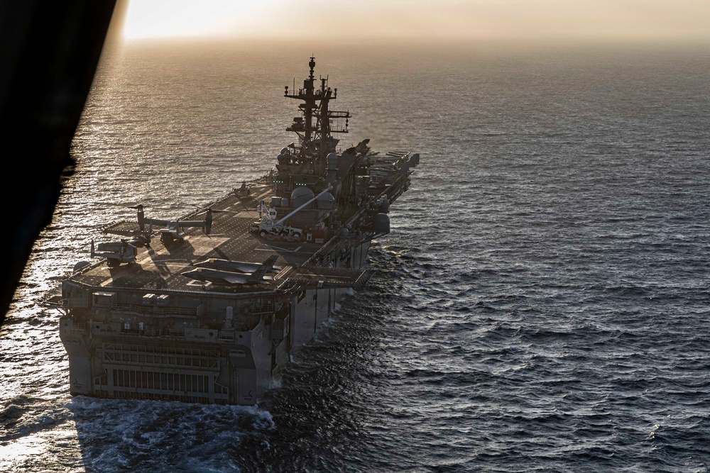 USS Makin Island Transits Pacific Ocean