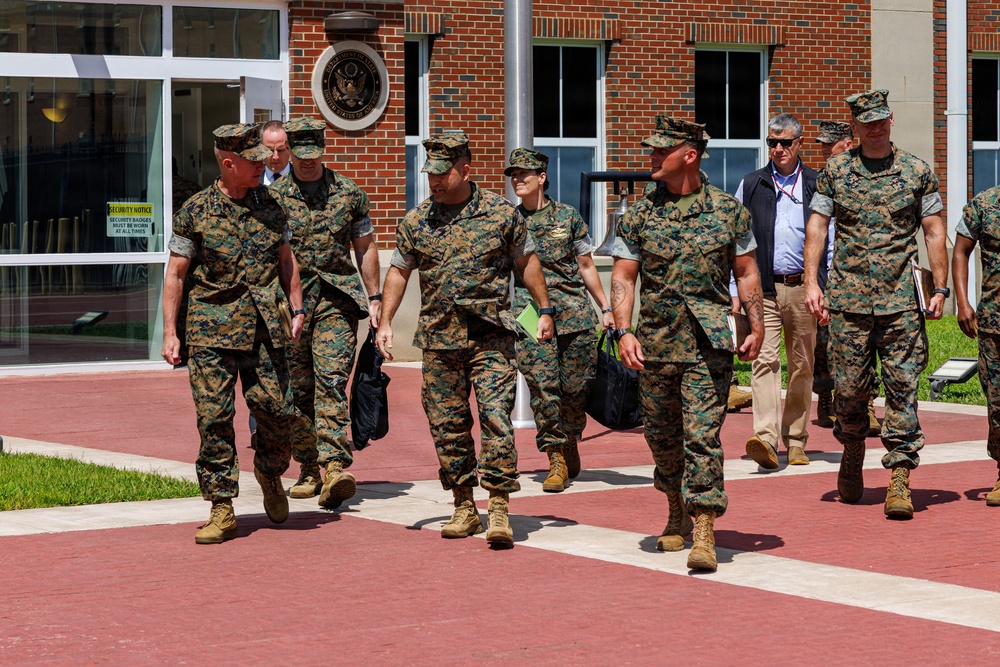 Commandant of the Marine Corps visits MCESG