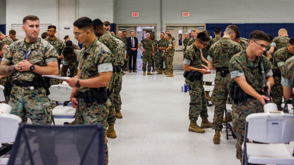 Commandant of the Marine Corps visits MCESG