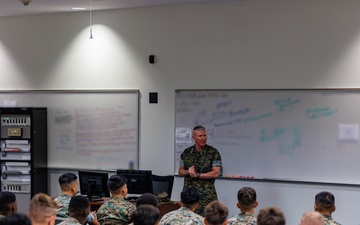 Commandant of the Marine Corps visits MCESG