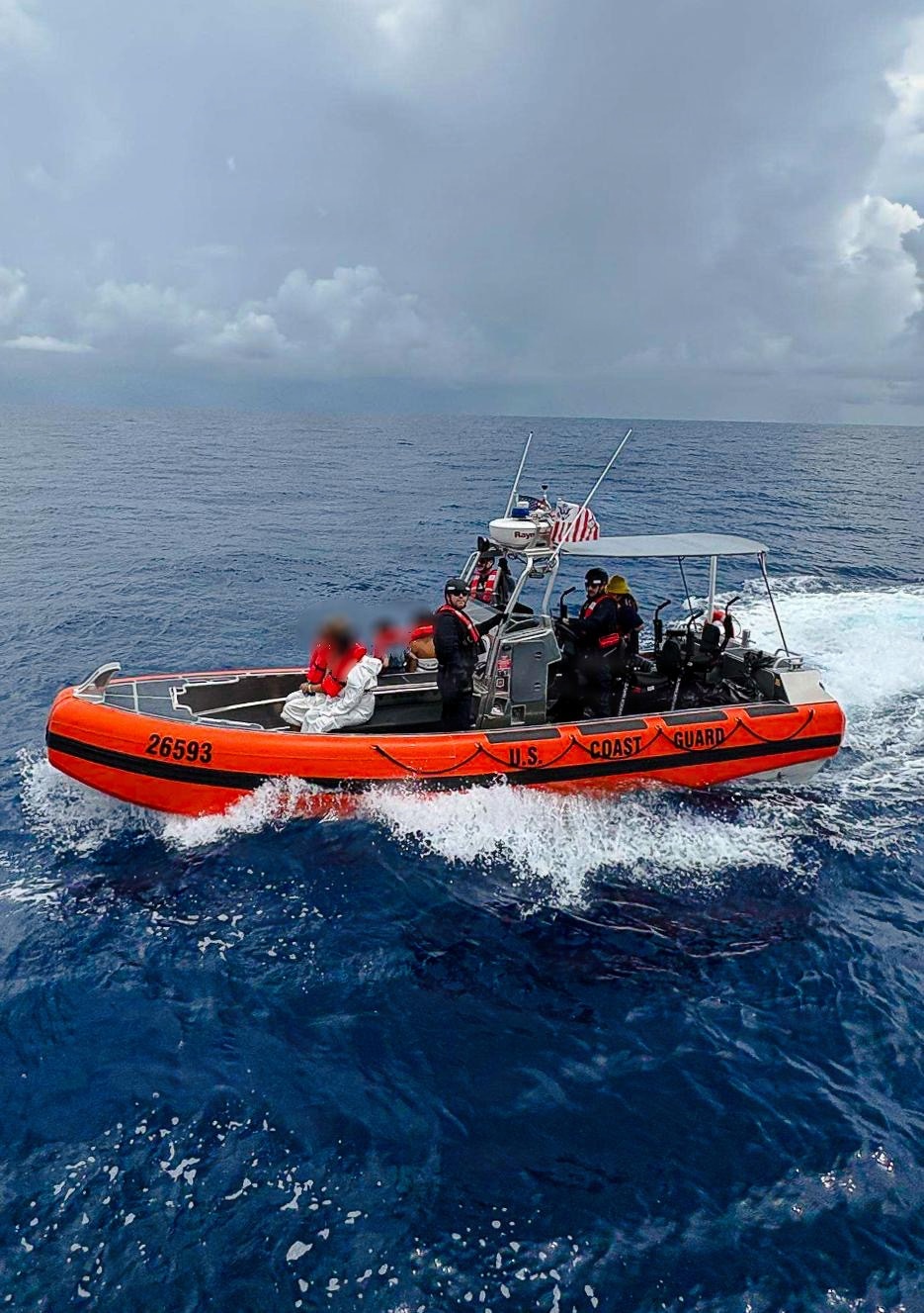 Coast Guard transfer 15 aliens to The Bahamas