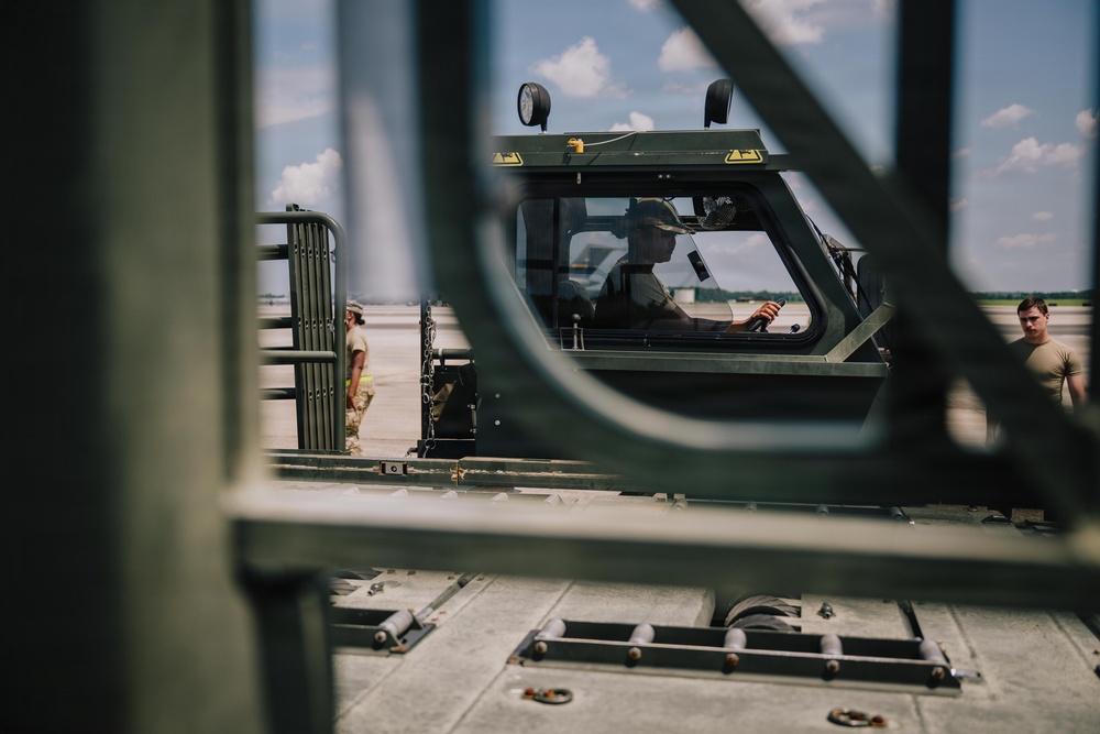 Abad accelerates 25K loader from start line