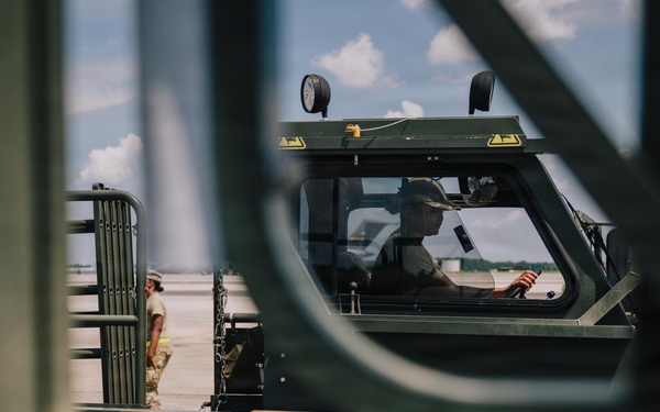 Abad accelerates 25K loader from start line