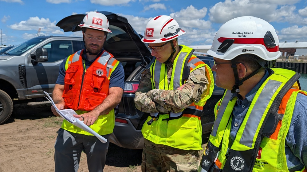 New USACE Buffalo District Commander Tours Buffalo Harbor